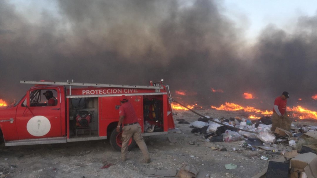 Sofocan incendio en relleno sanitario de Ciudad Victoria, Tamaulipas