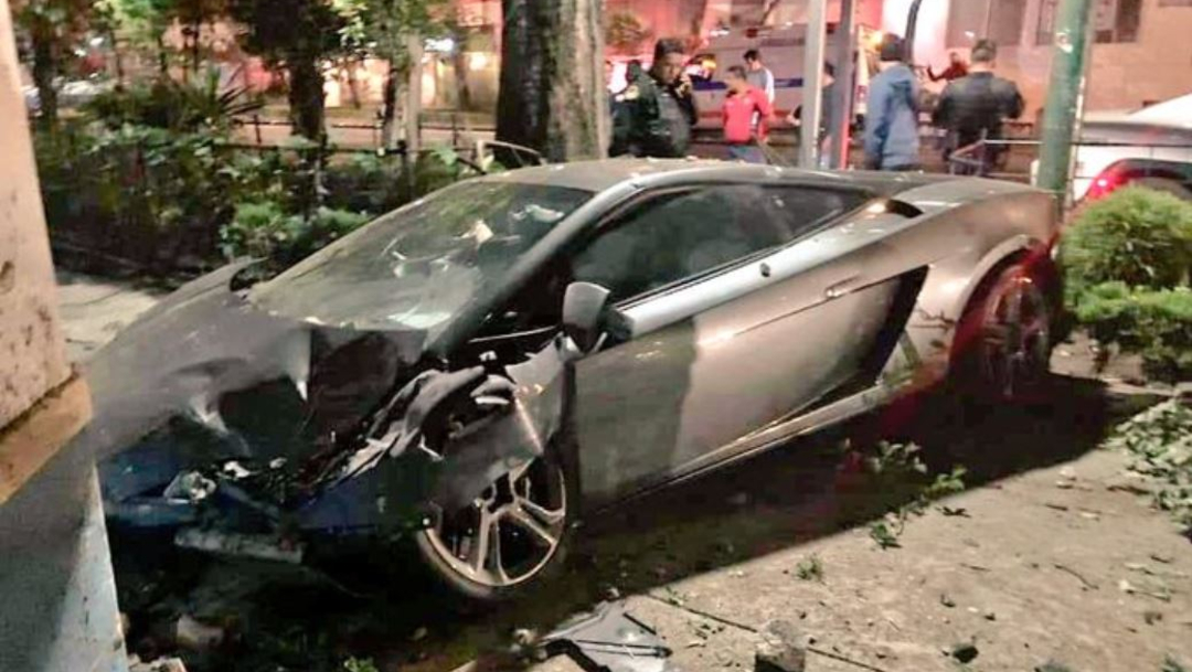 Foto: Destroza su Lamborghini y lo abandona en la colonia Roma, 17 agosto 2019