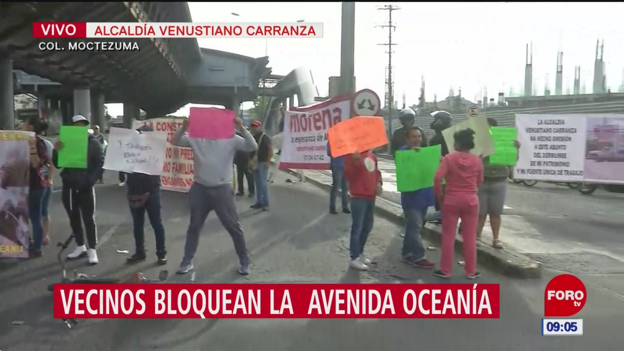 Manifestantes bloquean avenida Oceanía, en la CDMX
