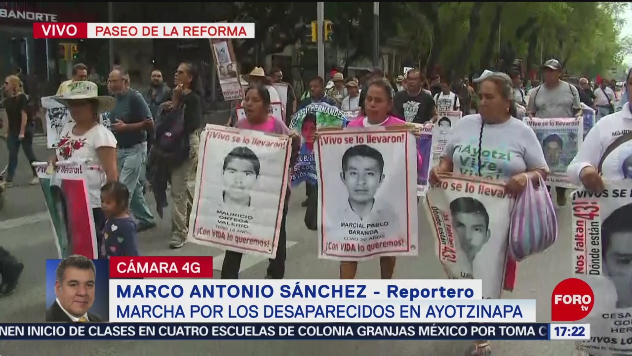 FOTO: Marchan CDMX por desaparecidos Ayotzinapa