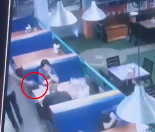 VIDEOS: Asesinan a hombre dentro de restaurante en Hermosillo, Sonora 