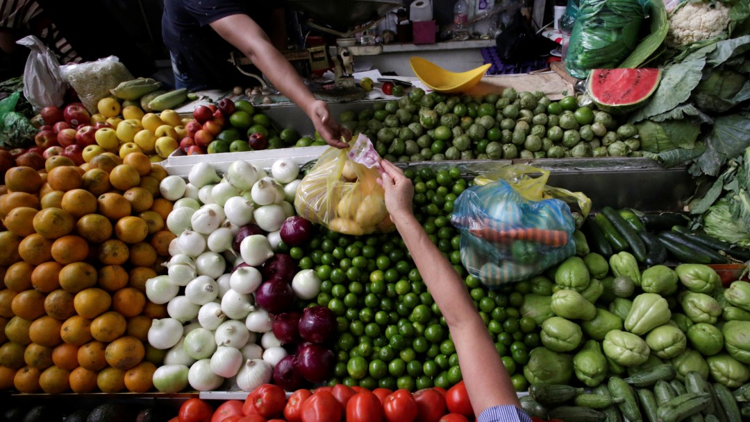 Foto: Compra de verduras en mercado, 2 de febrero de 2019, Ciudad de México