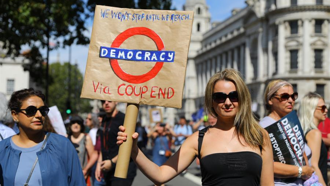 Foto: La líder del Partido Verde, Caroline Lucas, esgrimió que las protestas de hoy van "más allá del 'brexit" y están pidiendo "una democracia digna de su nombre", 31 de agosto de 2019 (EFE)