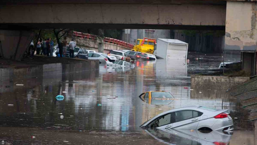 Las fuertes lluvias provocaron inundaciones en calles y pasos a nivel de las principales avenidas de Monterrey, 25 agosto 2019