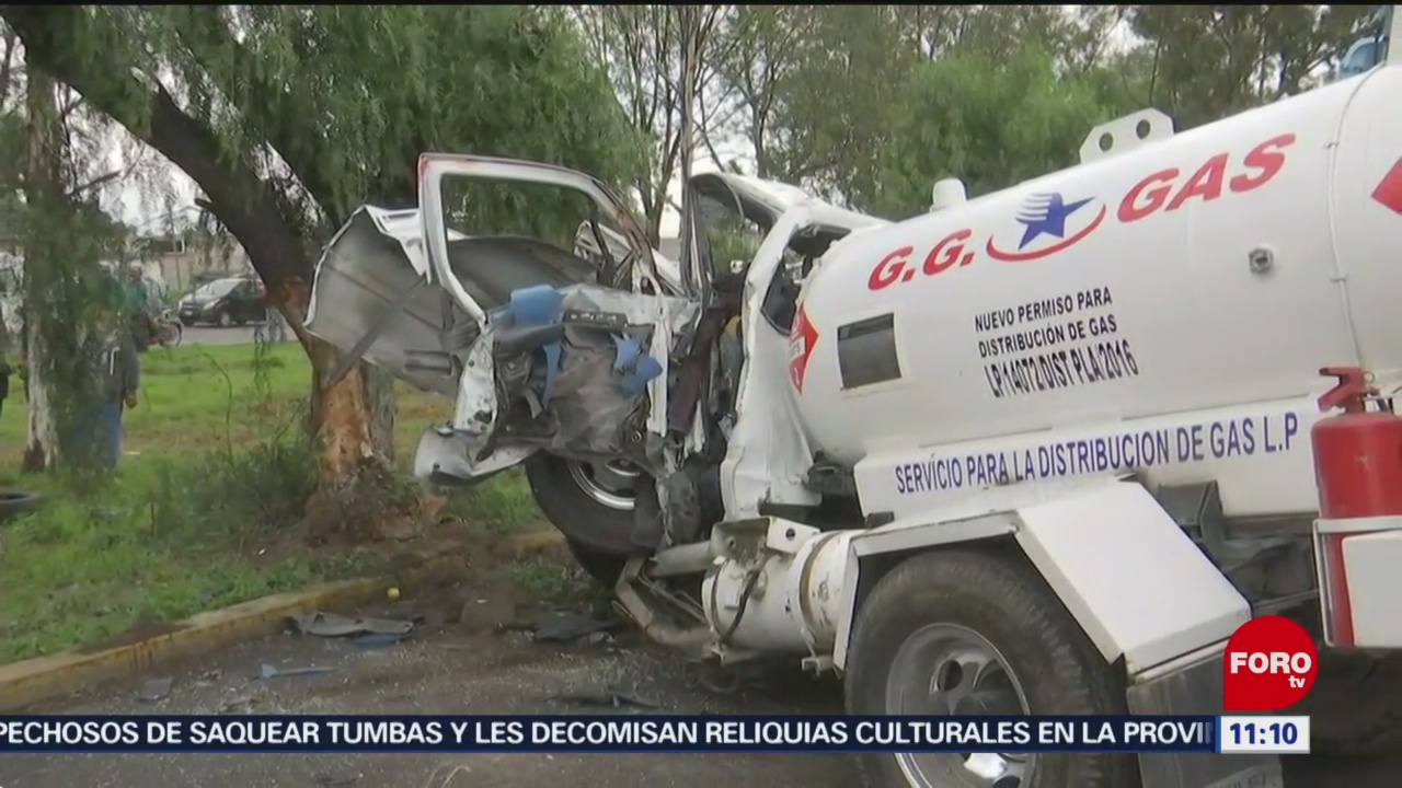 Muere una persona tras volcar pipa de gas en carretera Texcoco-Lechería