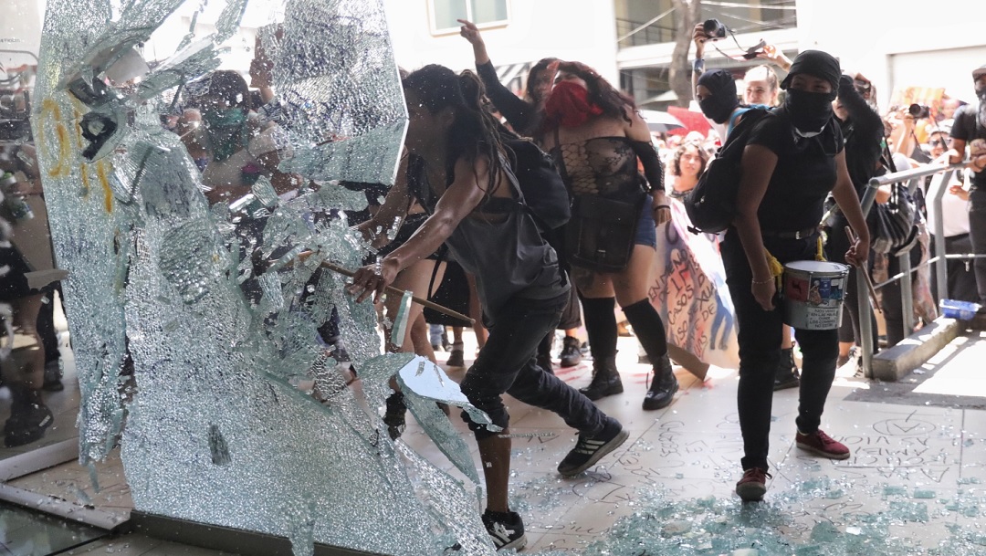 Así protestaron cientos de mujeres contra abusos de la Policía en la CDMX