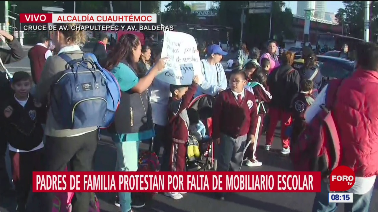 Padres de familia protestan por falta de mobiliario escolar