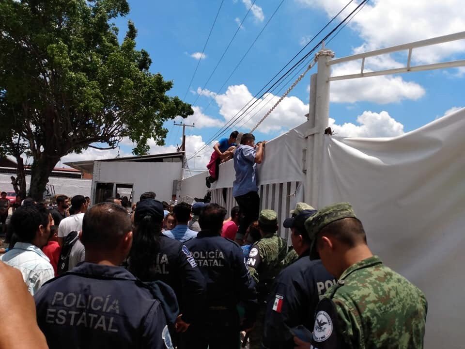Foto: Los migrantes trataron de escapar, 18 de agosto 2019. (Noticieros Televisa)
