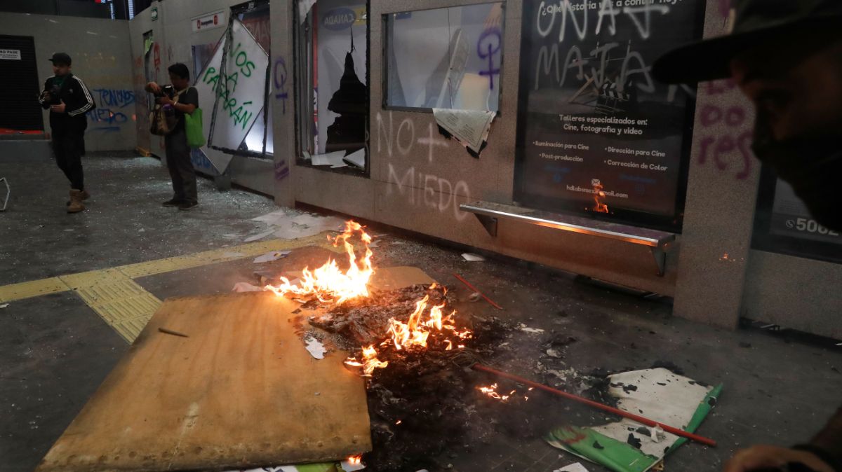 Mantendrán cerrada hasta nuevo aviso estación Insurgentes del Metrobús por actor vandálicos