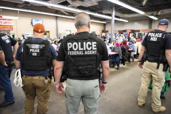 SRE reporta ocho mexicanos detenidos durante redadas en Misisipi, EU 