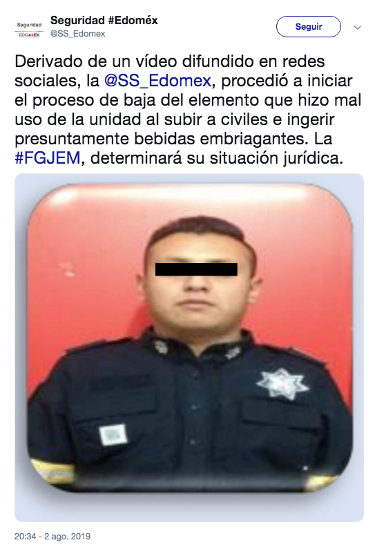 Remueven a policía que subió a civiles a patrulla en el Estado de México para beber