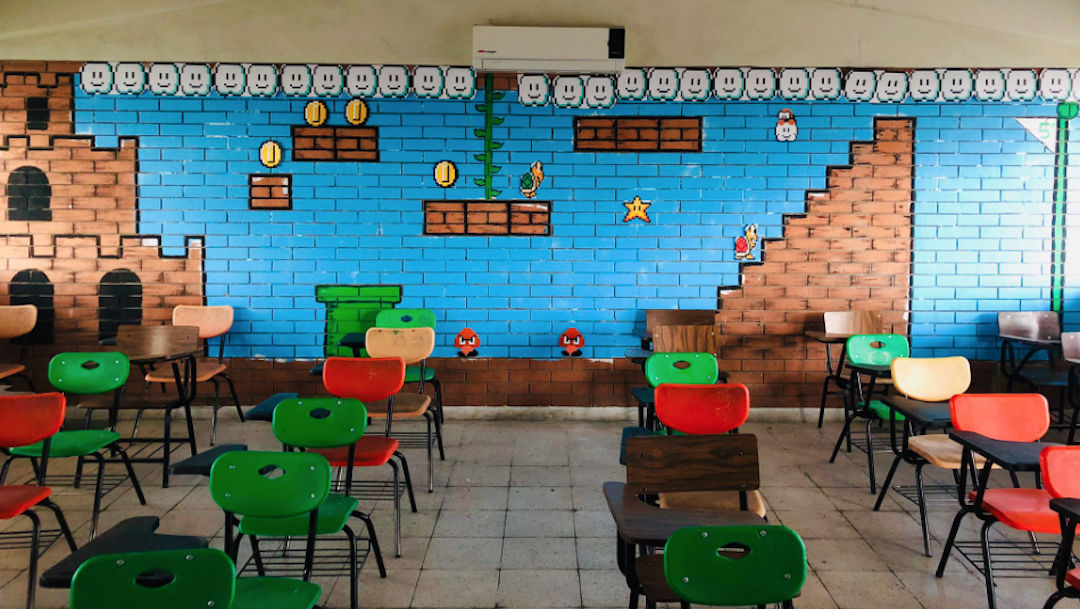 Foto 'Profe Chido' sorprende a sus alumnos decorando su salón al estilo Mario Bros 30 agosto 2019