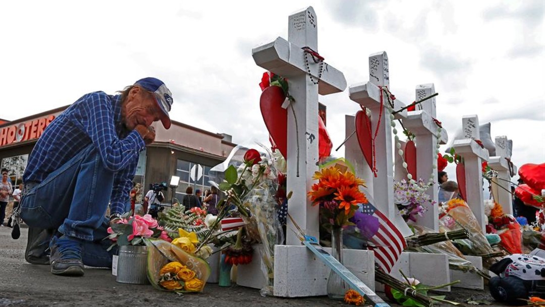 Realizan vigilia en memoria de víctimas de tiroteo en El Paso, Texas