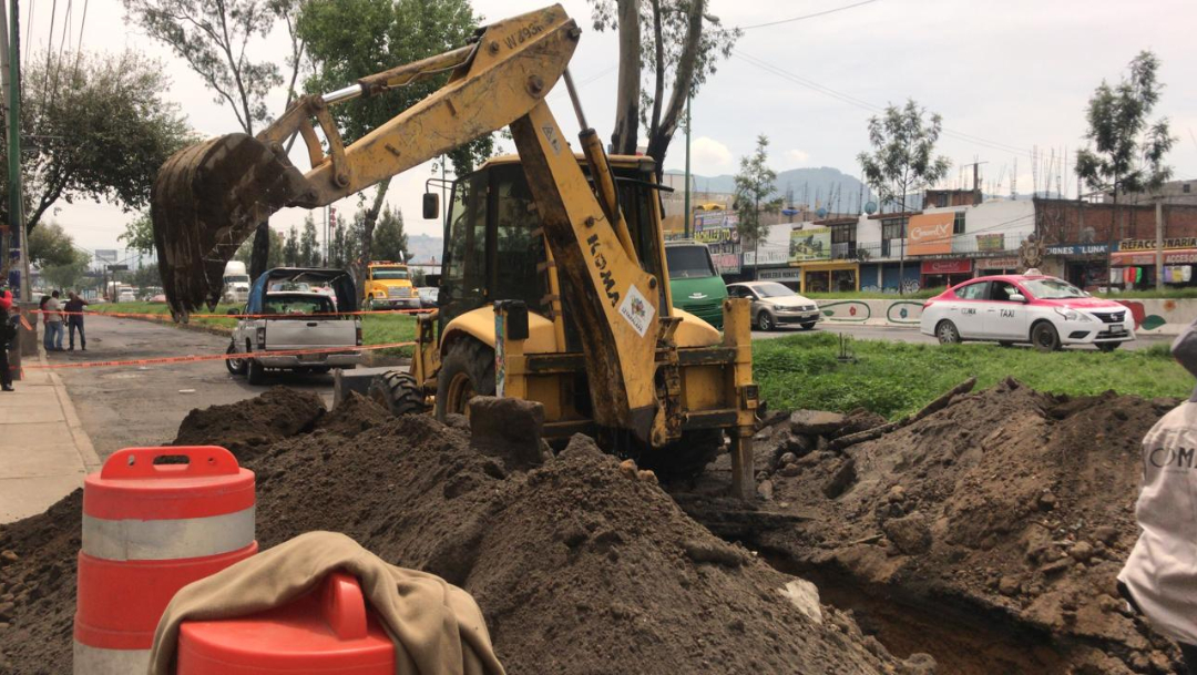 FOTO Transportistas bloquean Ermita y logran que CDMX repare socavón (Noticieros Televisa)