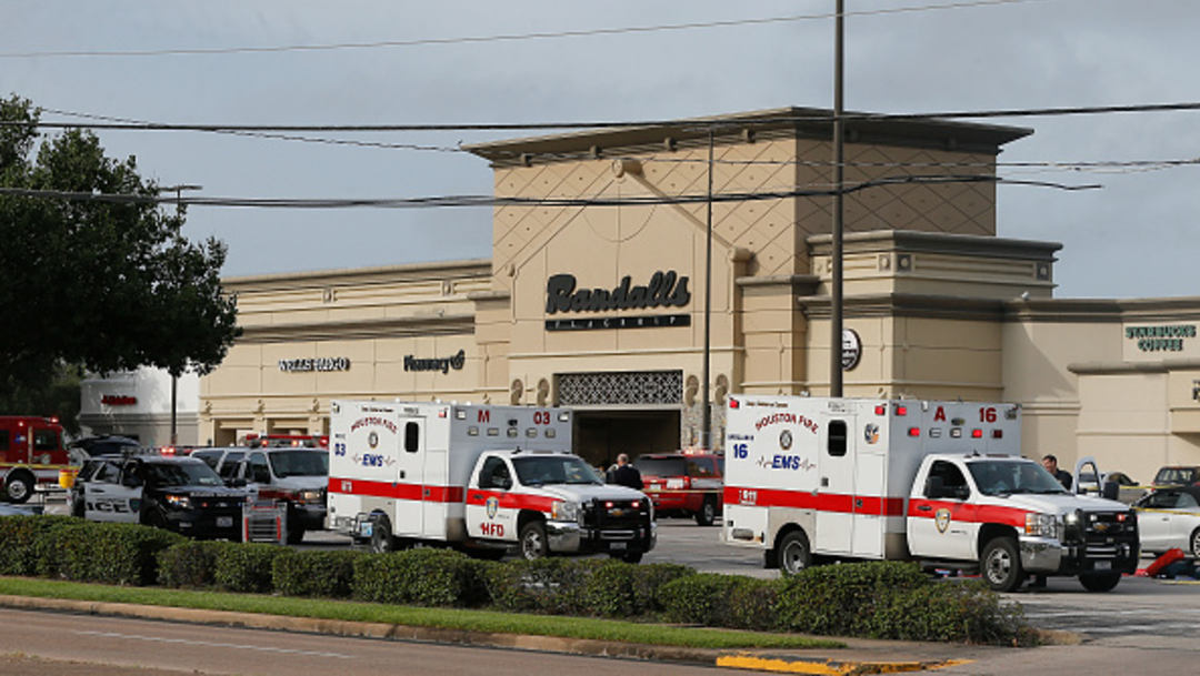 Foto: Elementos de la Policía de El Paso, Texas, durante operativo tras tiroteo en centro comercial, 4 agosto 2019