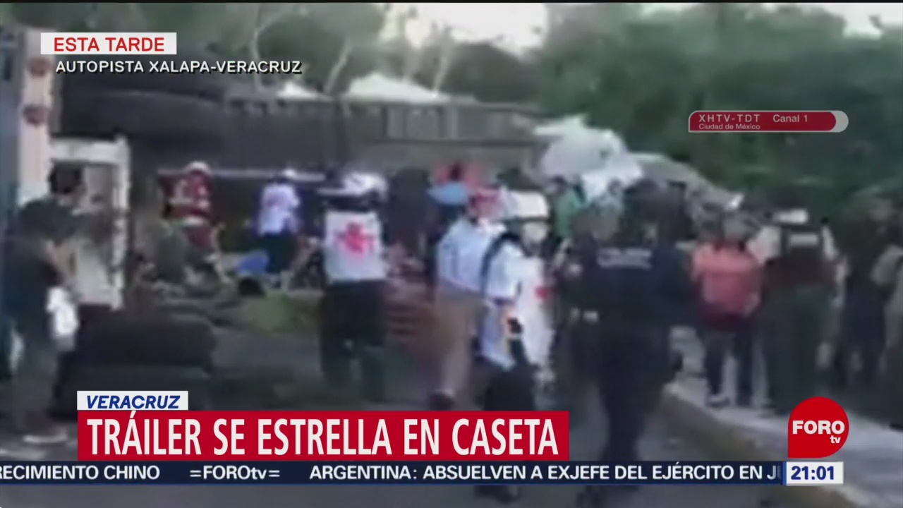 FOTO: Tráiler de doble remolque se vuelca en autopista de Veracruz, 11 Agosto 2019