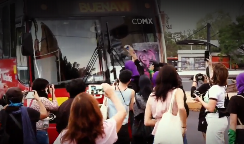FOTO Vandalizan unidades del Metrobús en la Glorieta de Insurgentes, 16 de agosto. (Noticieros Televisa)