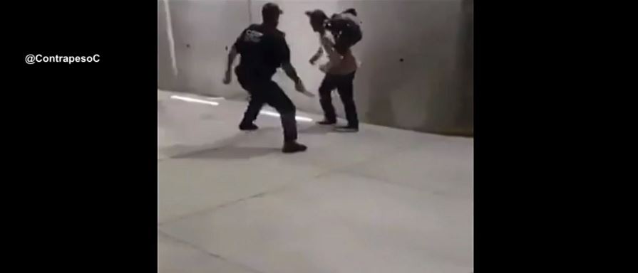 Foto VIDEO: Agentes someten a hombre en garita de San Ysidro 16 agosto 2019