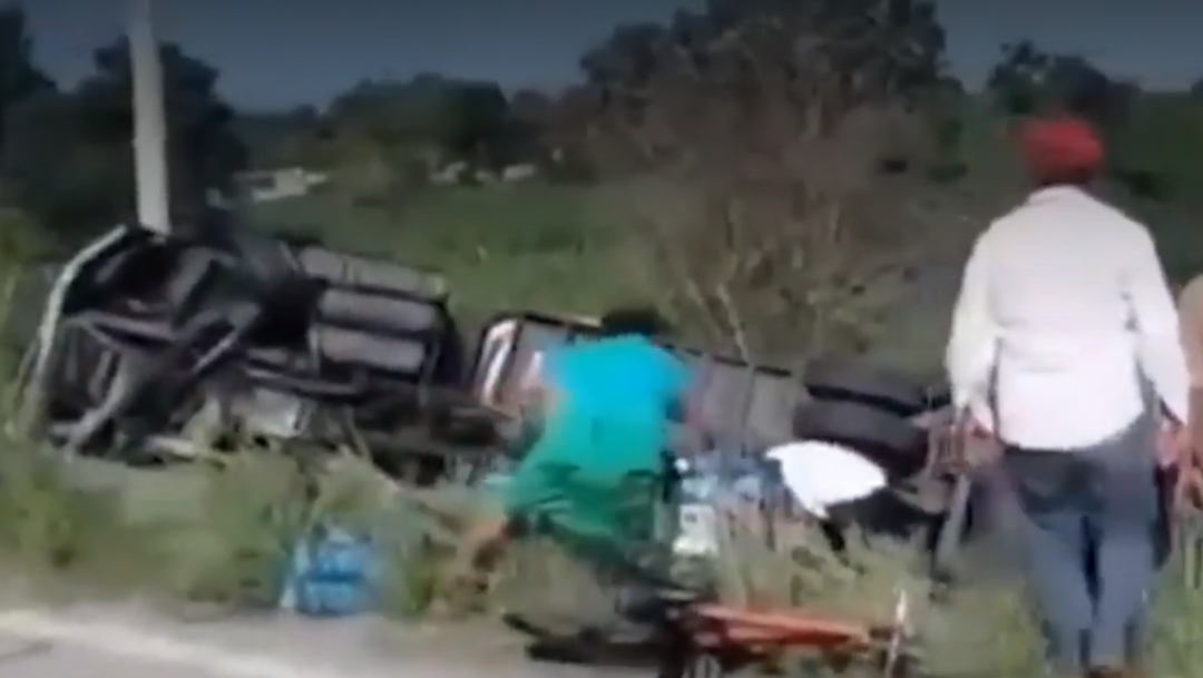 FOTO Video: Rapiña de leche en carretera Campeche-Mérida (FOROtv)