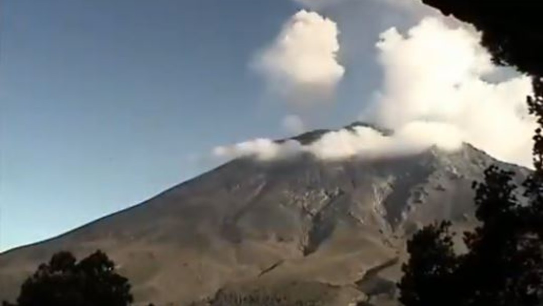 Volcán Popocatépetl emite columna de ceniza de 800 metros de altura