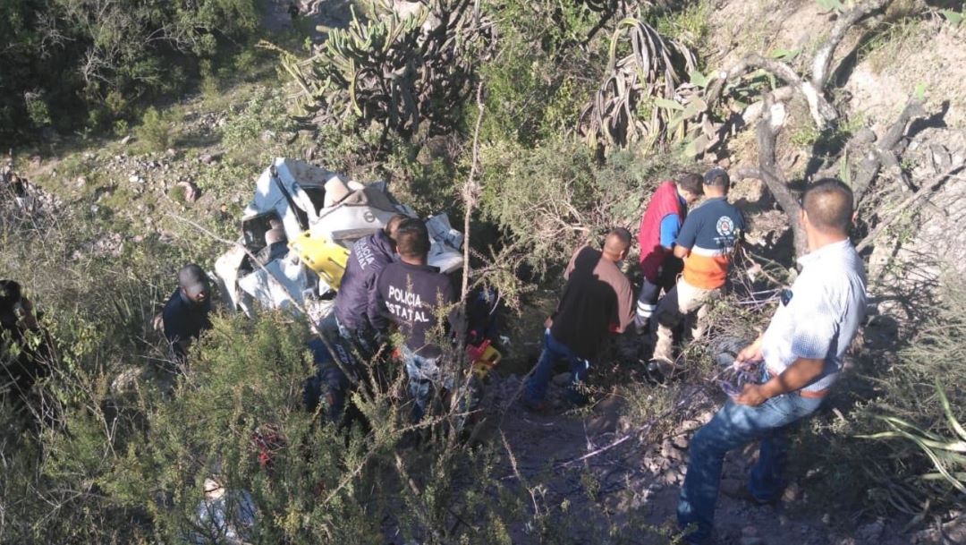 Muertos en volcadura en Zimapán, Hidalgo, son padres de alumnos de orquesta infantil