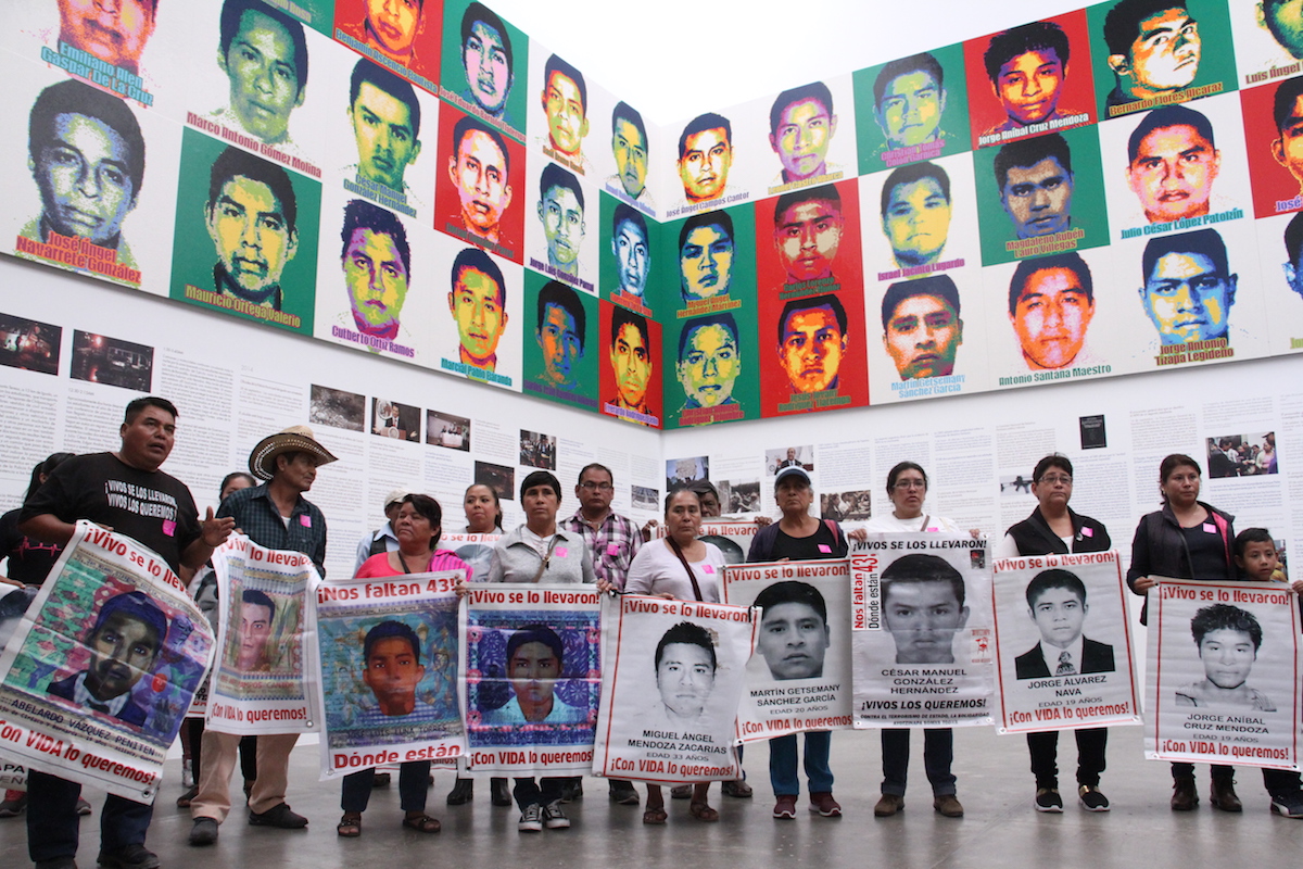 Foto:familiares ai wei wei ayotzinapa 43 estudiantes desaparecidos. Septiembre 2019