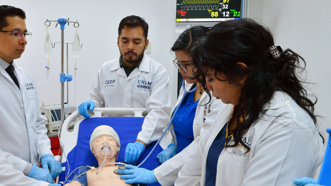 FOTO Habrá nueva convocatoria para contratar a más médicos, dice AMLO (Cuartoscuro/UNAM)