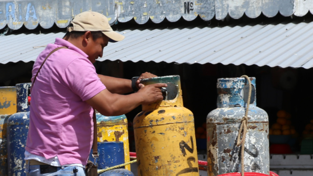AMLO pide a CRE no subir precio del gas LP