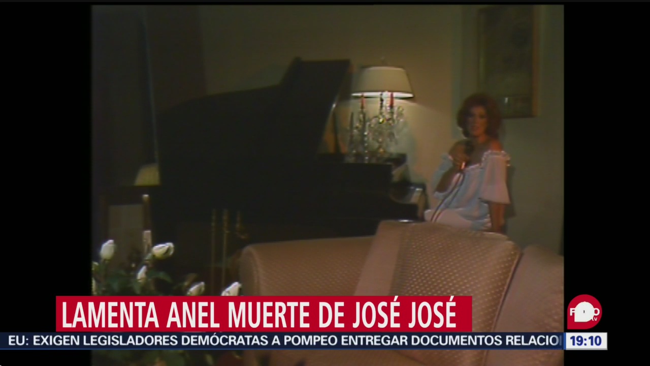 FOTO: Anel lamenta la muerte de José José, 28 septiembre 2019