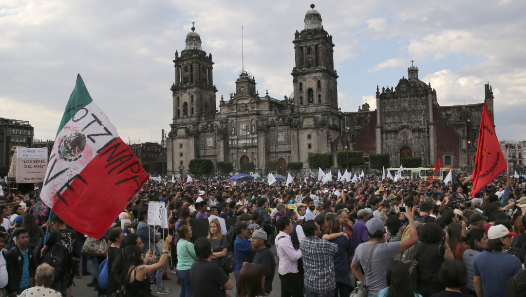 mitin zocalo cdmx marcha ayotzinapa