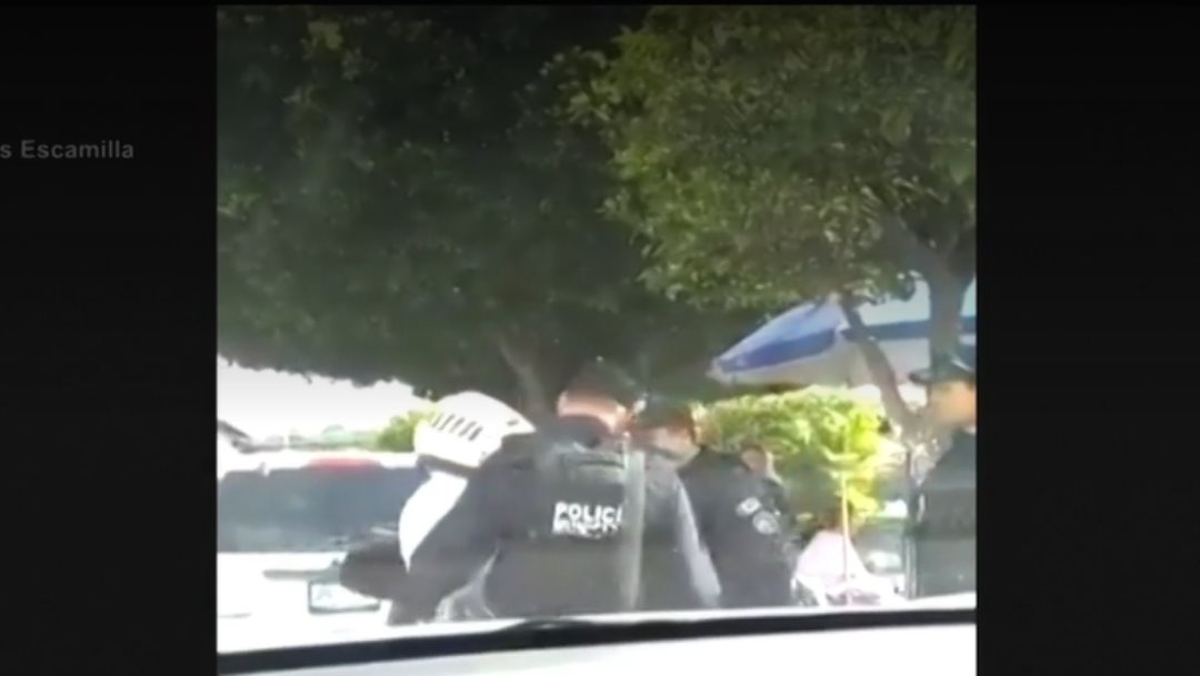 Foto: Agentes municipales detuvieron a policía de tránsito por multarlos, 15 de septiembre de 2019 (José Luis Escamilla)