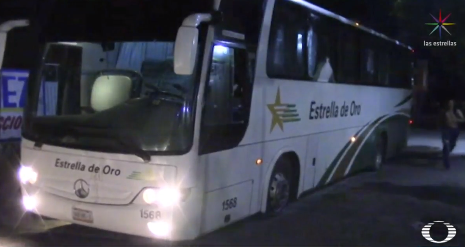 FOTO Autobuses tomados por normalistas la noche de Iguala (Noticieros Televisa)