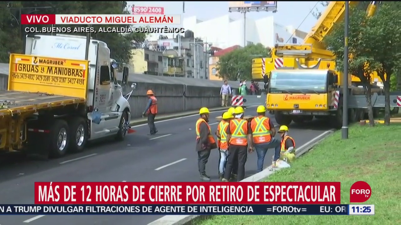 Foto: Autoridades de la Ciudad de México realizan todas las medidas necesarias para terminar en el menor tiempo posible el retiro de un espectacular en Viaducto