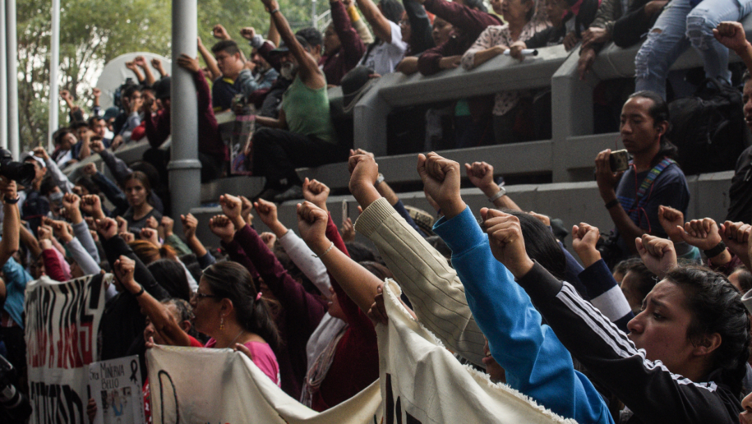 Aspectos de la protesta de los padres de Ayotzinapa en la FGR. (MARIO JASSO /CUARTOSCURO)