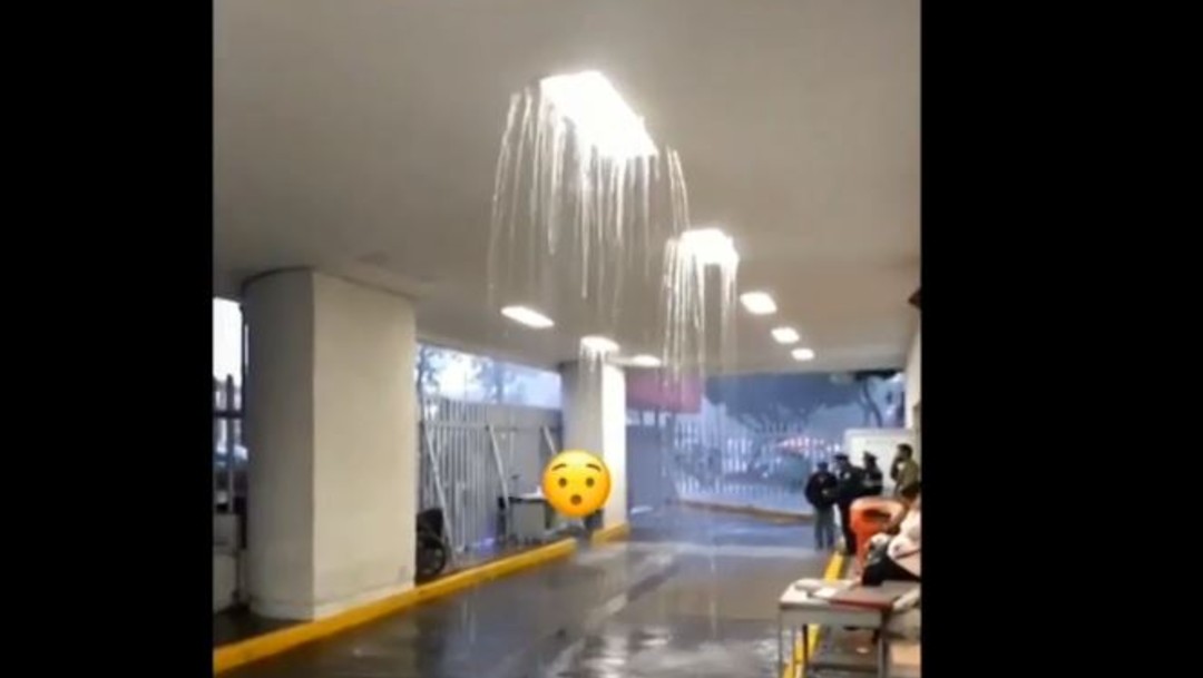 Fuertes lluvias provocan cascada en techo de Hospital Balbuena