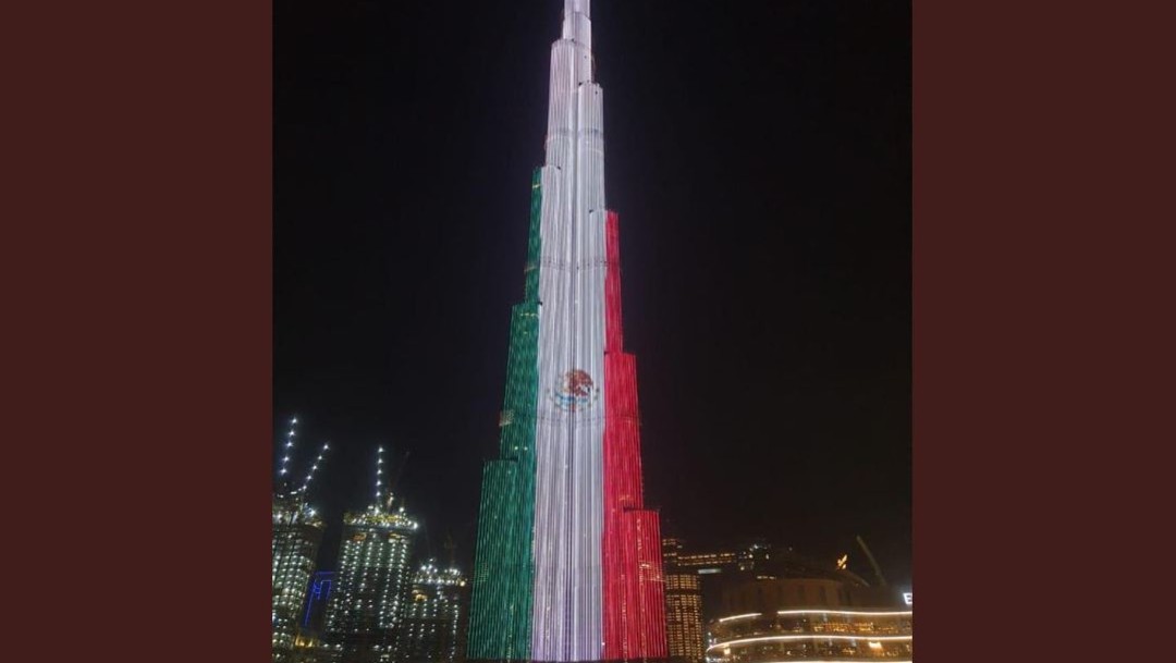 Foto: La Embajada en México de Emiratos Árabes Unidos mostró una imagen del Burj Khalifa iluminado con la bandera mexicana, el 16 de septiembre de 2019 (Twitter @EmbaMexEAU)