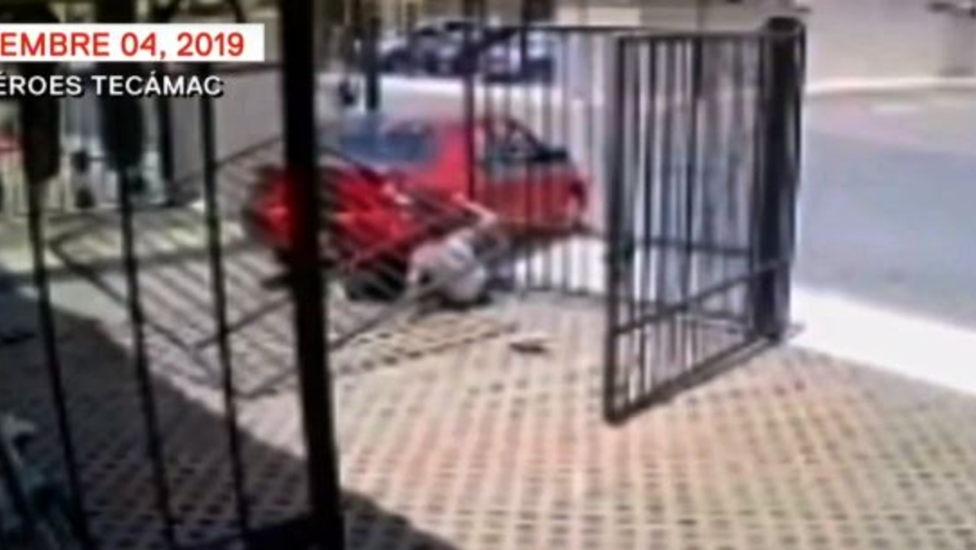 VIDEO: Vehículo se echa en reversa y atropella a niña en Tecámac