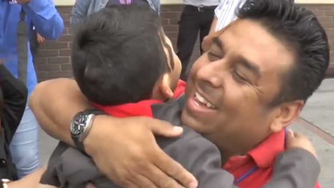 Foto: Los habitantes recibieron el afecto de los niños, 21 de septiembre de 2019 (Noticieros Televisa)