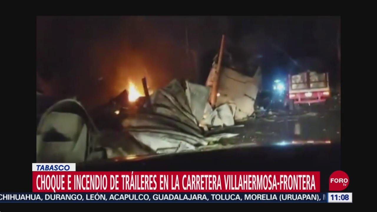Choque e incendio de tráileres en la carretera Villahermosa-Frontera