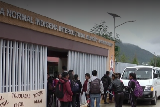 FOTO Cierran la Escuela Normal "Jacinto Canek" de Chiapas (Noticieros Televisa)