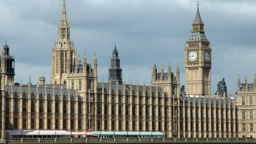 FOTO Ilegal, cierre del Parlamento británico, dice Tribunal Supremo ; en la imagen, la sede legislativa (AP, archivo)