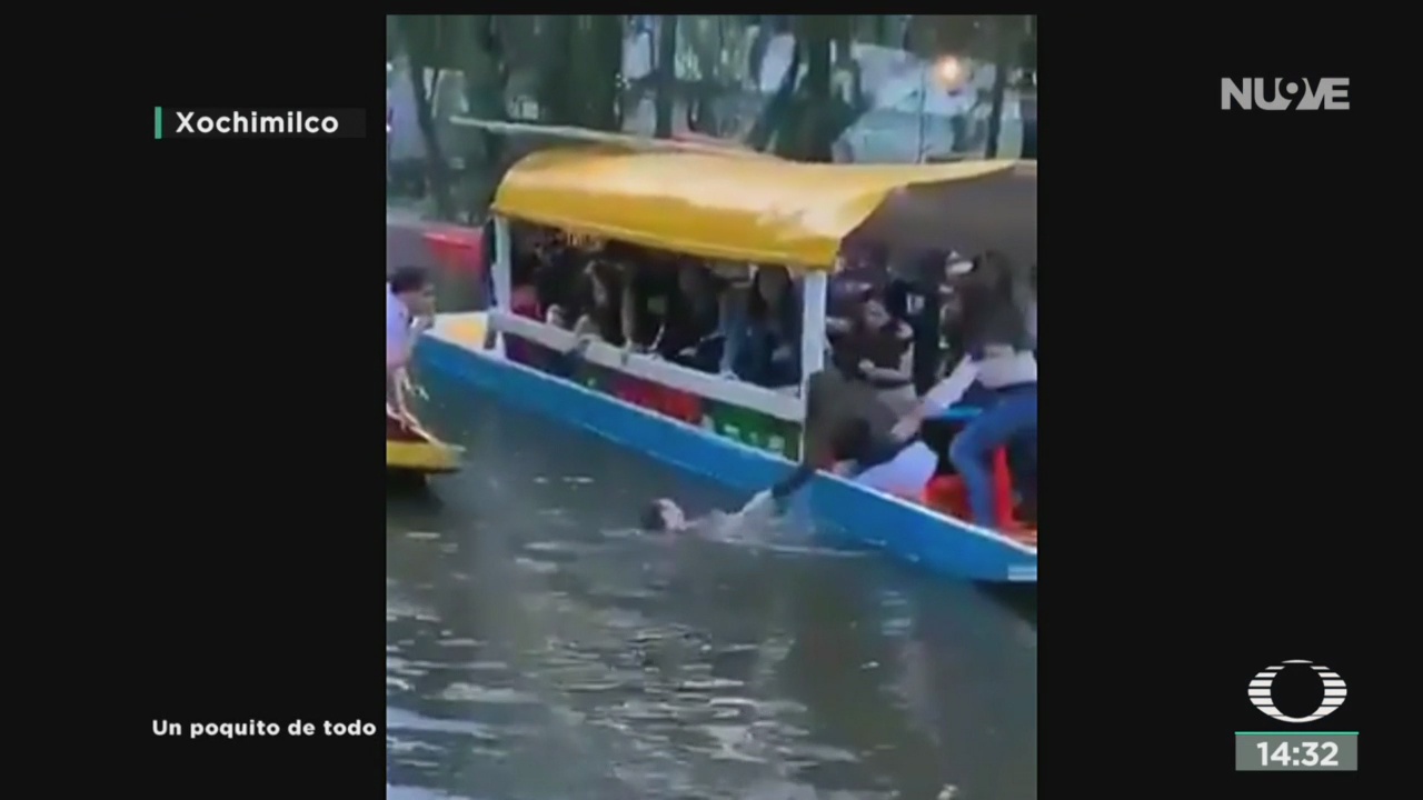 FOTO: Circula en redes sociales video de caída en trajineras de Xochimilco, 16 septiembre 2019