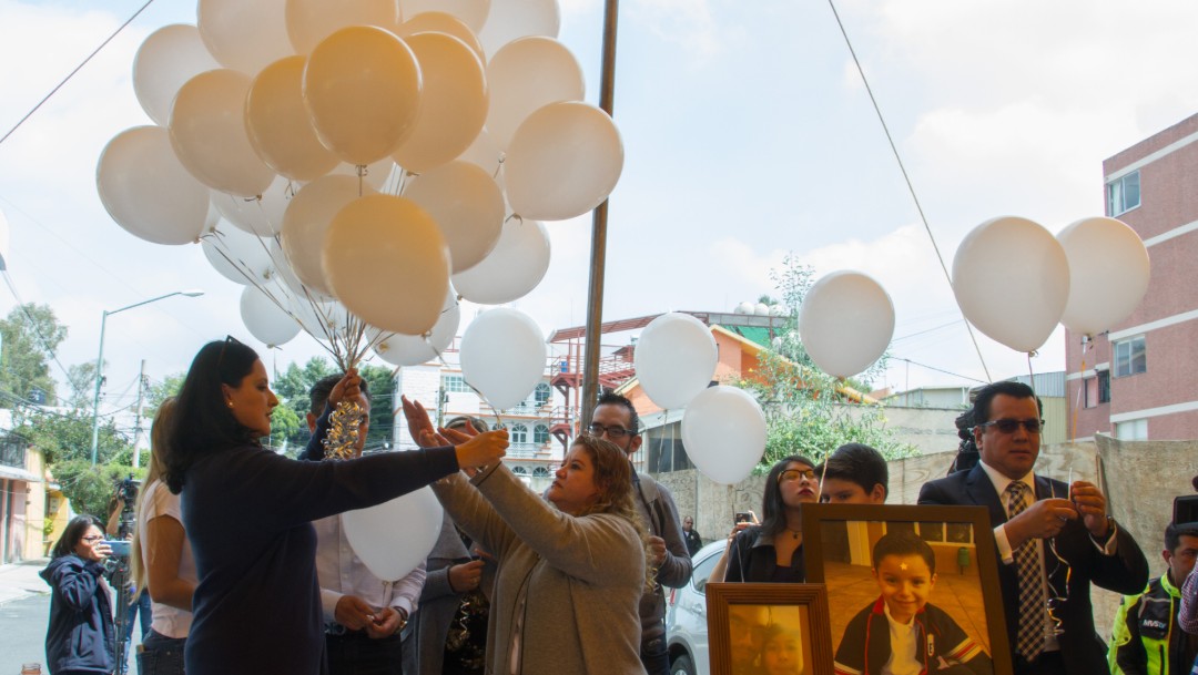 Con misa y globos recuerdan a víctimas del colegio Rébsamen