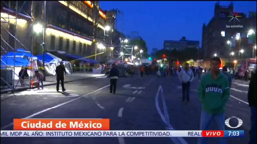 Comerciantes bloquean accesos a Palacio Nacional, en CDMX