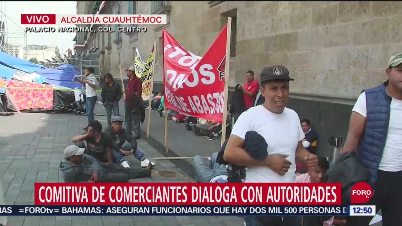 Comitiva de comerciantes dialoga con autoridades en Palacio Nacional
