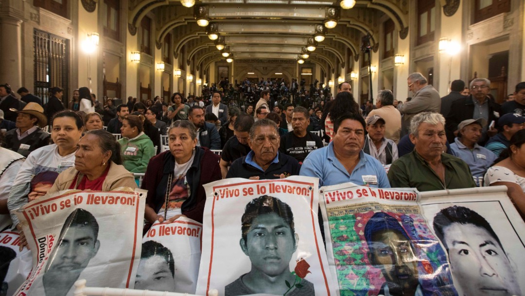 Foto: Familiares de desaparecidos en Ayotzinapa, 3 de diciembre de 2018, Ciudad de México