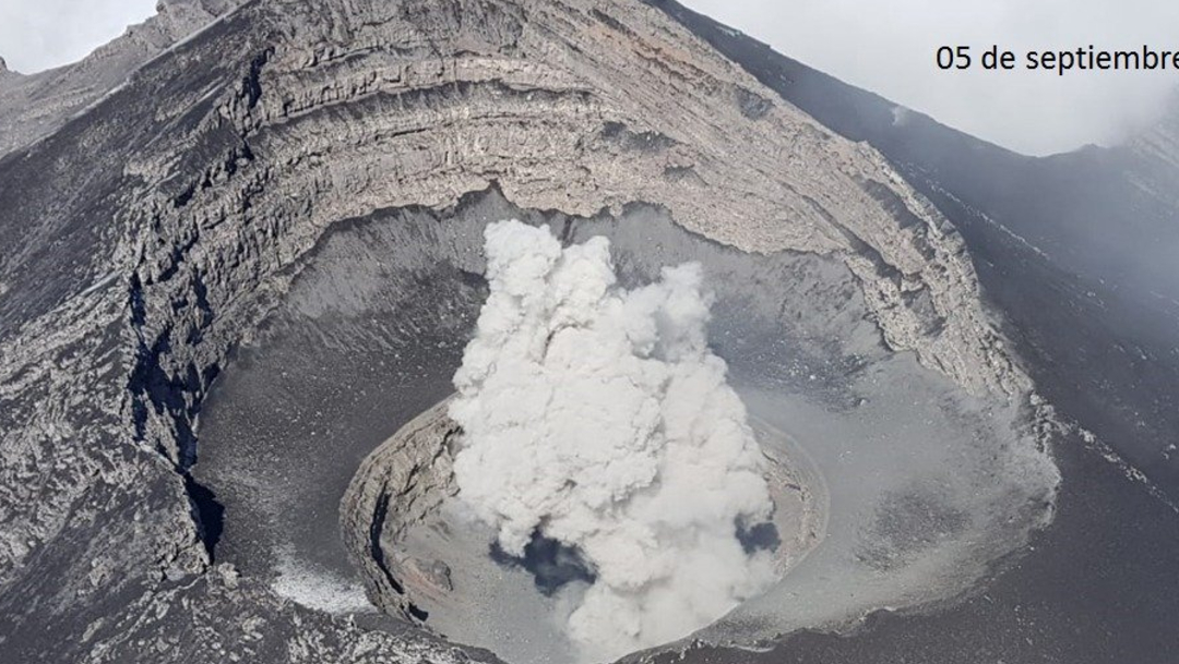 Guardia Nacional y Protección Civil sobrevuelan el volcán Popocatépetl