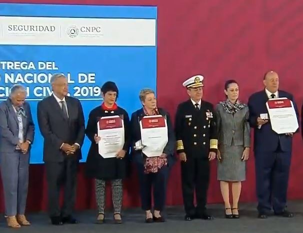 AMLO entrega Premio Nacional de Protección Civil 2019.