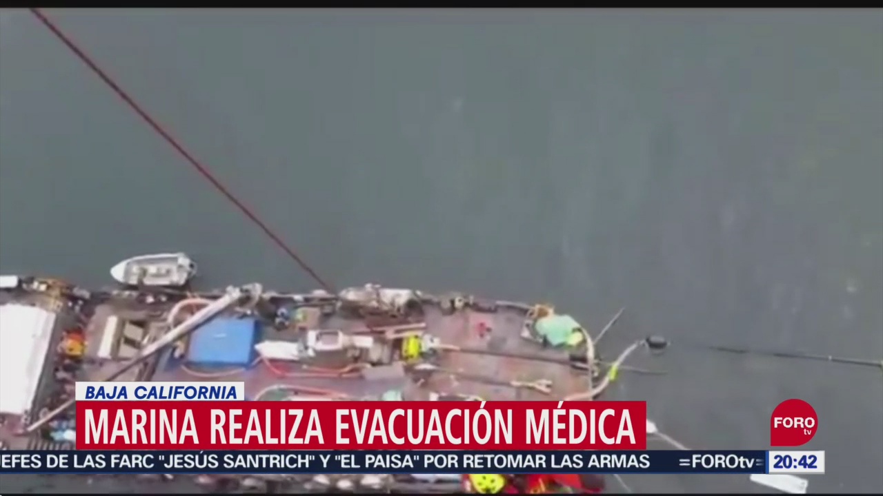 FOTO: Evacuan a persona que viajaba a bordo de buque pesquero en Baja California, 14 septiembre 2019