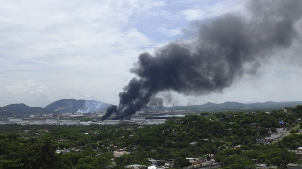 Explosión en refinería de Oaxaca.
